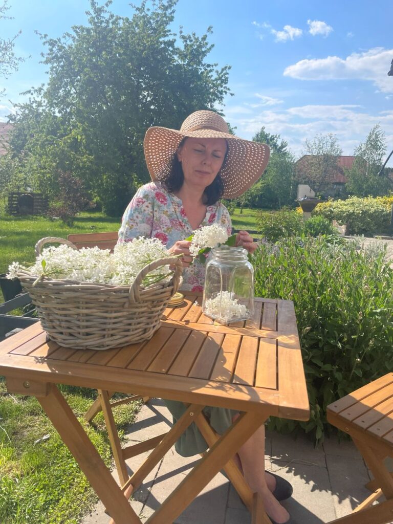 Ręczne obieranie kwiatów lilaka